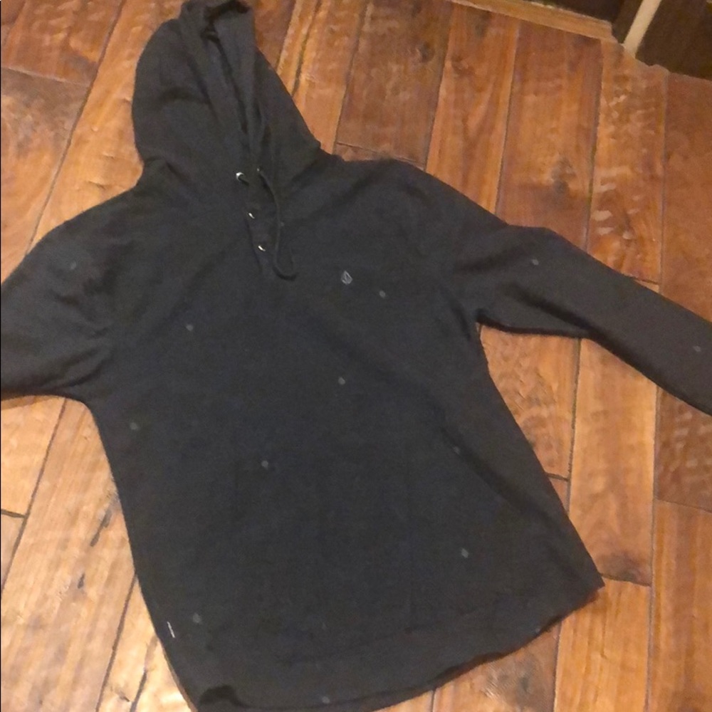 Men’s Volcom Long Sleeved Pullover Blue size Medium  EUROPEAN AND VERY UNIQUE.